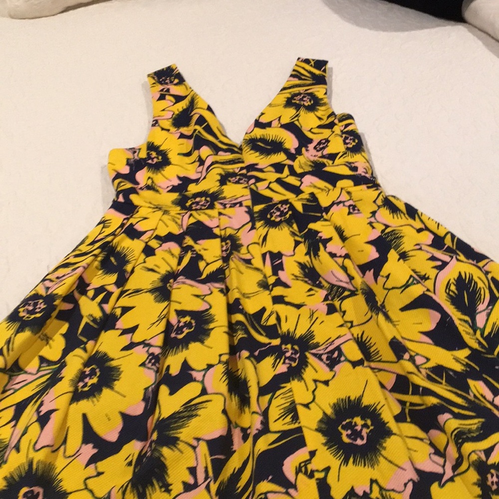 Dress - Picture 3 of 3
